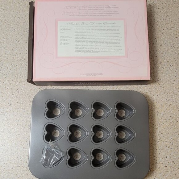 Miniature Heart Cheese Cake Pan. - Picture 5 of 6